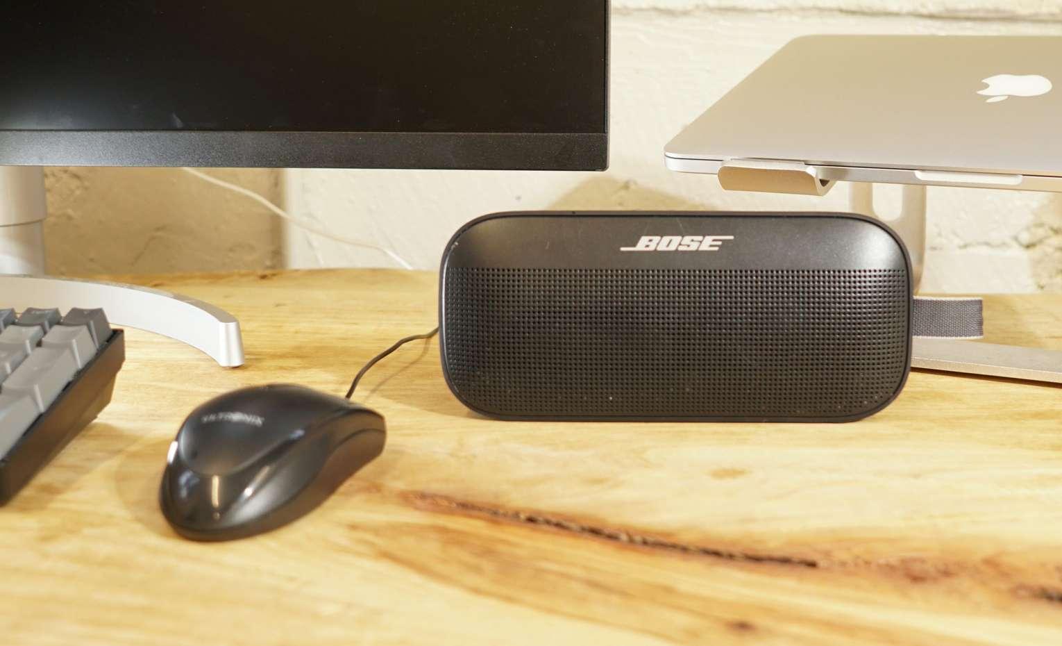 مقایسه Beats Pill با Bose Soundlink Flex