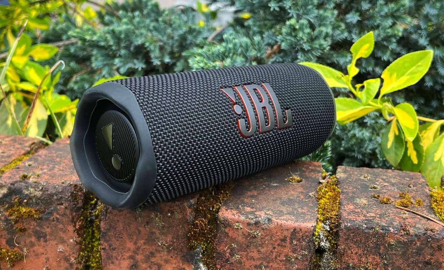 مقایسه بیتس Pill با اسپیکر JBL Flip 6