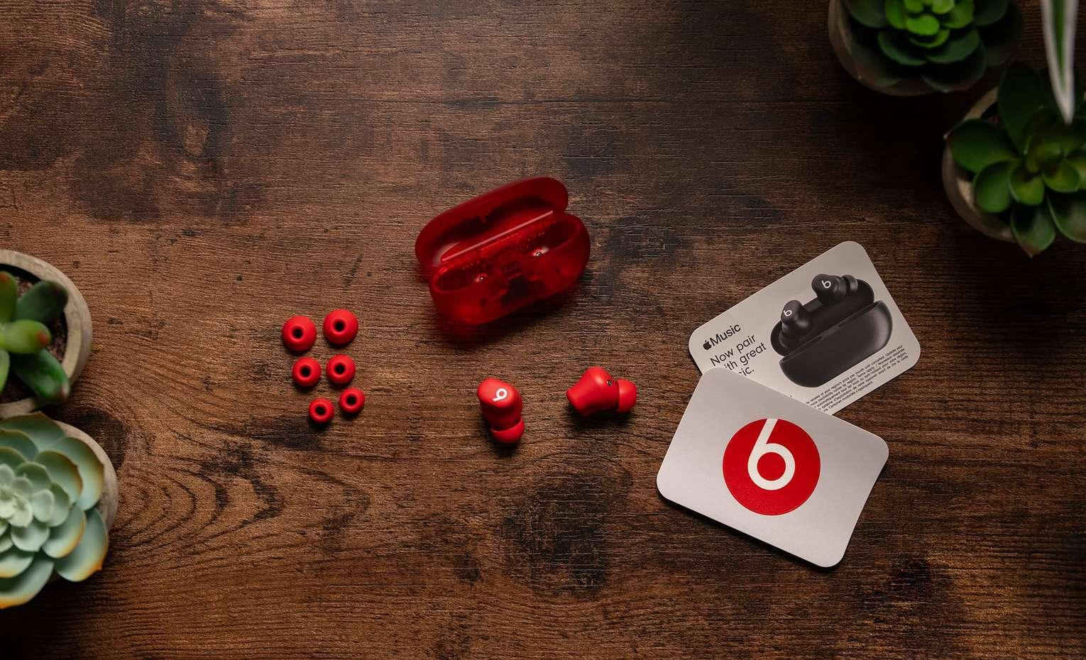 مقایسه Beats Solo Buds و Apple AirPods 3