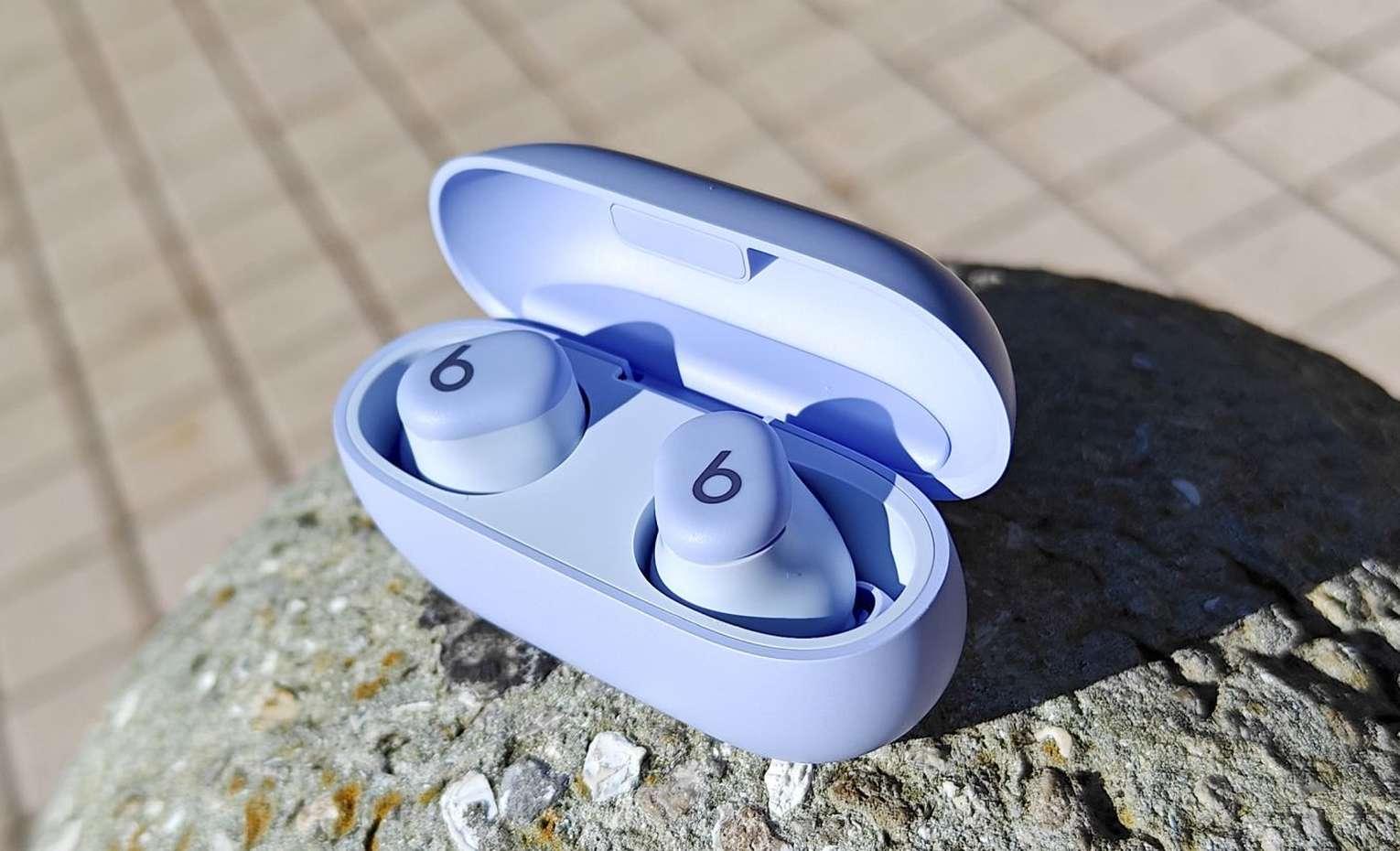 مقایسه هندفری Beats Solo Buds و Beats Flex