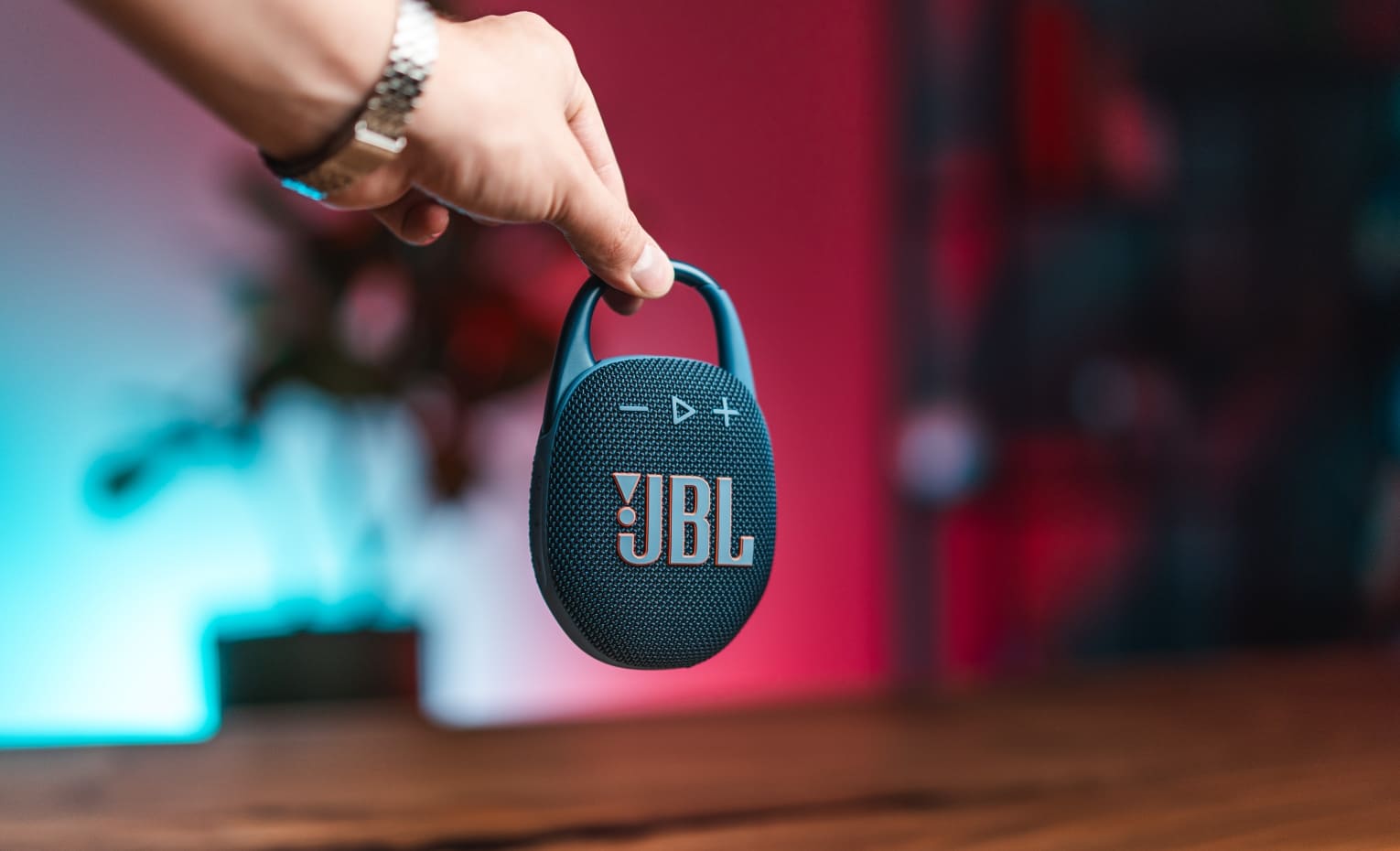 راهنمای خرید اسپیکر قابل حمل JBL