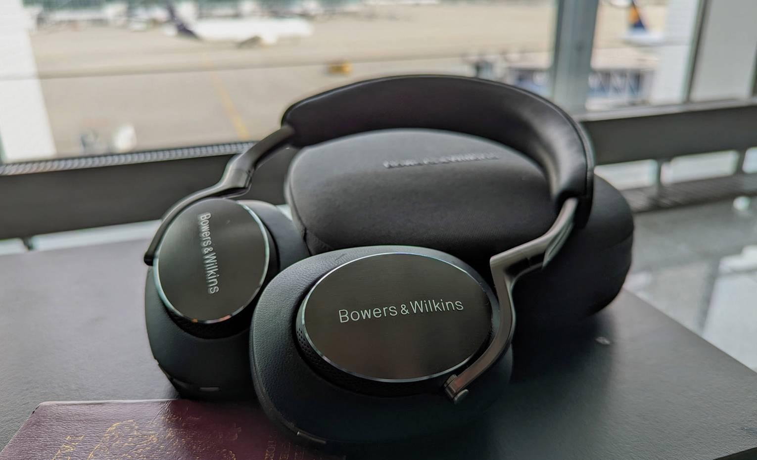 بررسی هدفون Bowers and Wilkins PX8