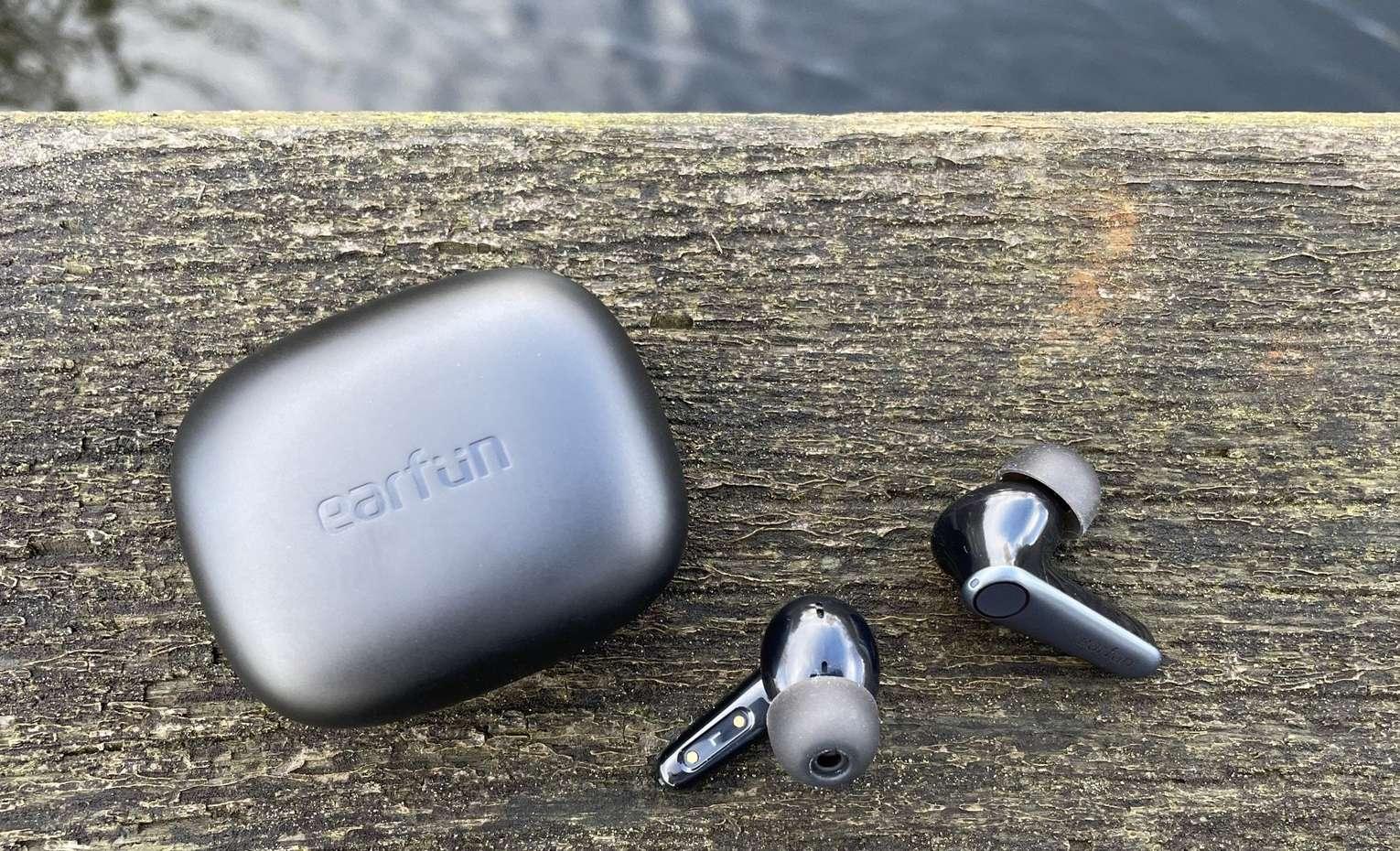 بررسی هندزفری EarFun Air Pro 3