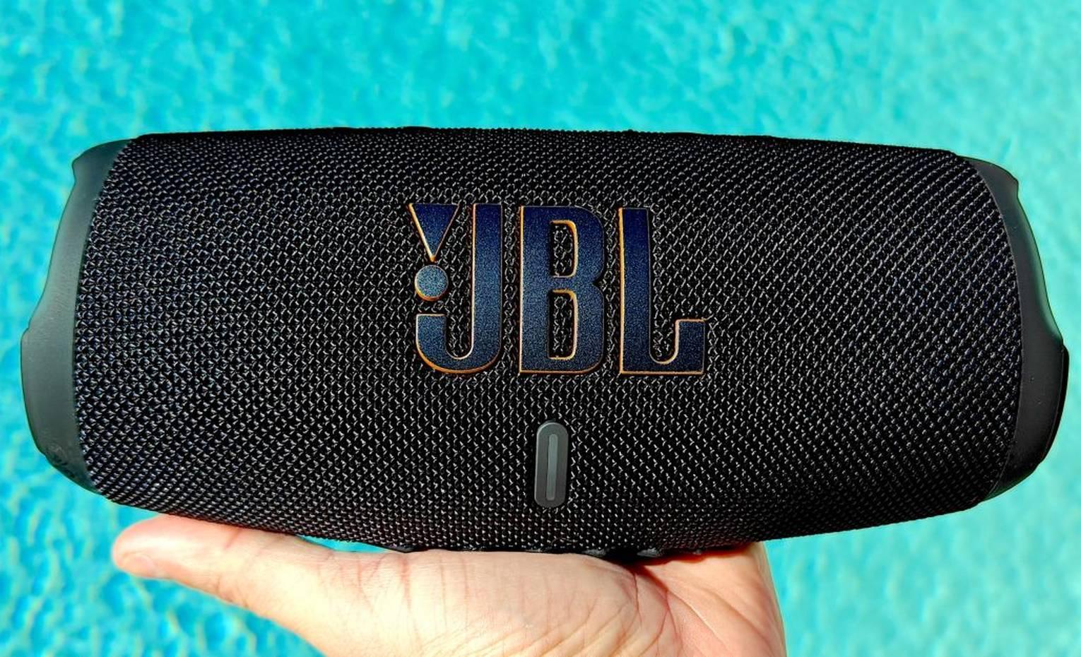 مقایسه اسپیکر JBL Charge 5 با JBL Pulse 5