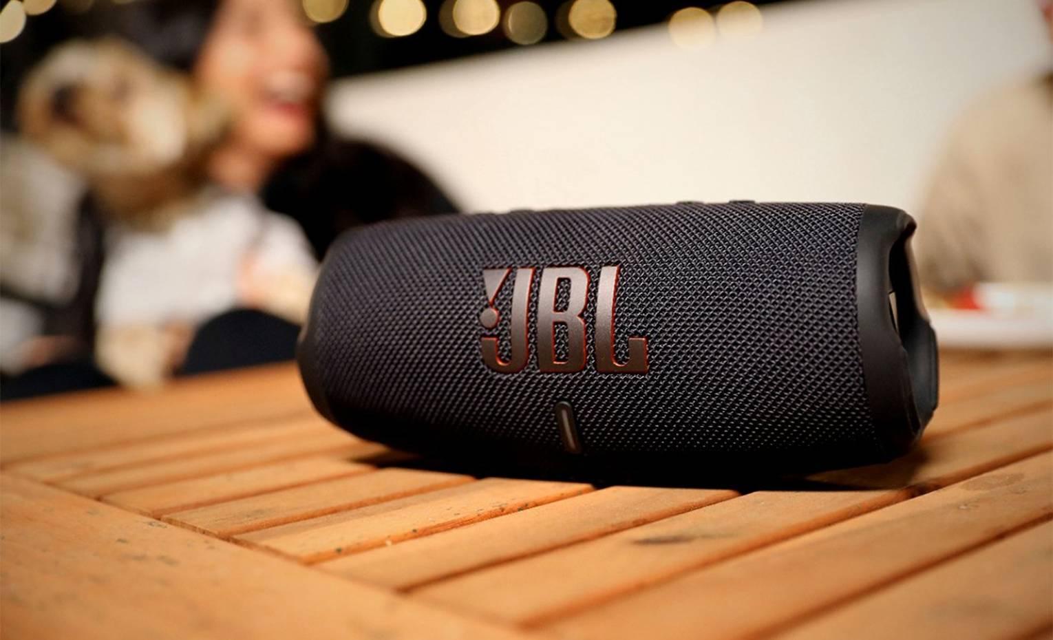 هارمن کاردن Onyx Studio 8 یا JBL Charge 5 ؟