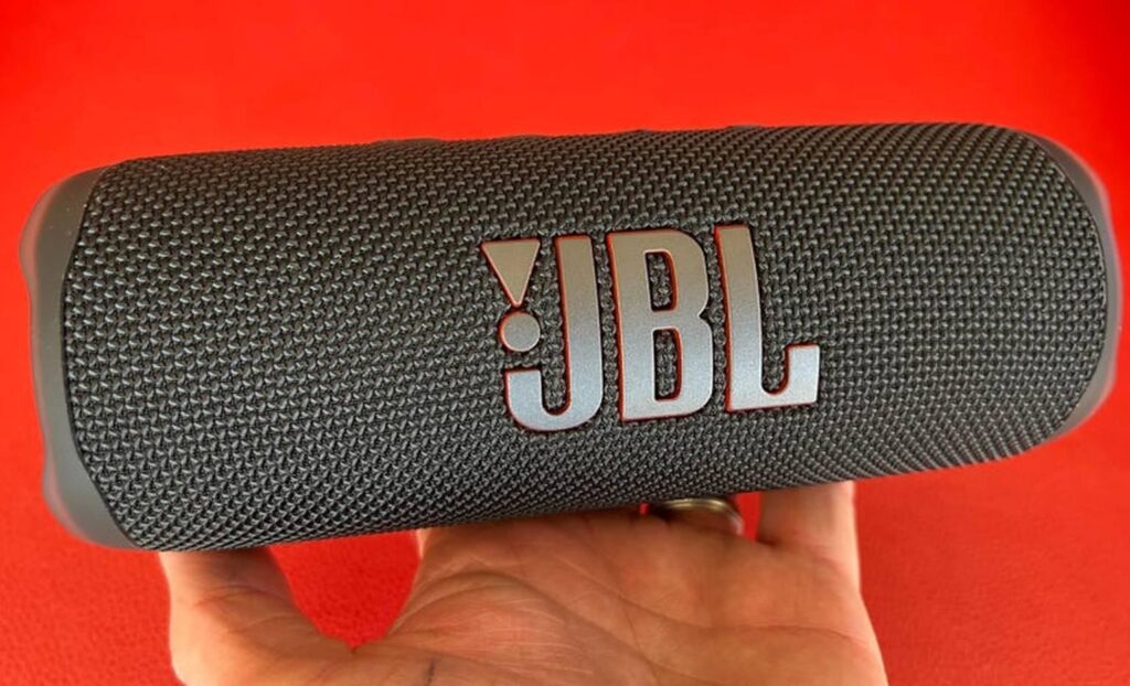 مقایسه Ultimate Ears BOOM 3 و JBL Flip 6