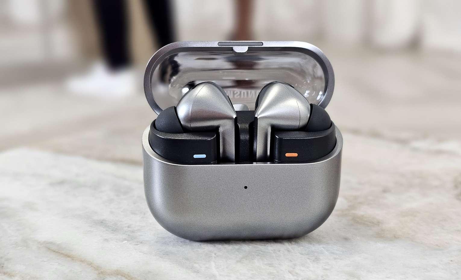 مقایسه Samsung Galaxy Buds3 Pro و ناتینگ Ear