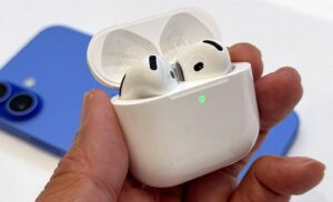 مقایسه هندزفری AirPods 4 و Galaxy Buds 3