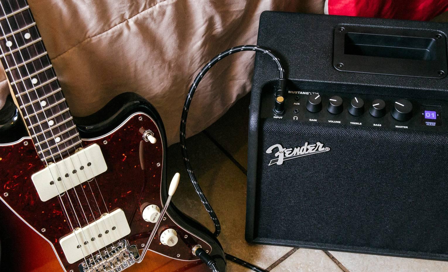 بررسی آمپلی‌ فایر Fender Mustang LT25