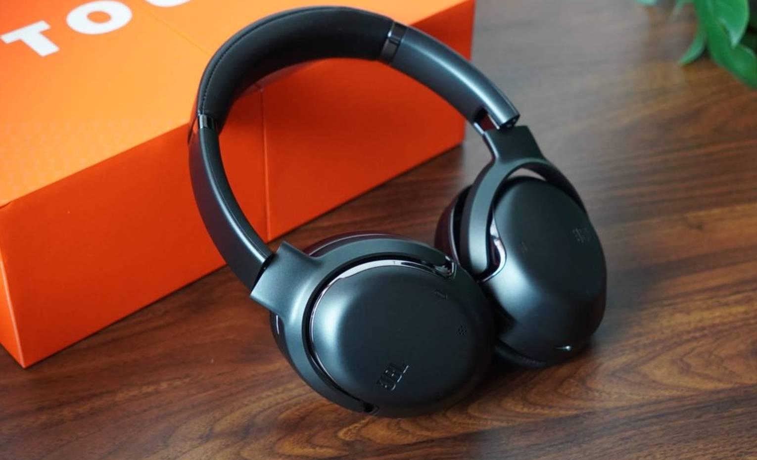 مقایسه هدفون JBL Tour One M2 و AirPods Max