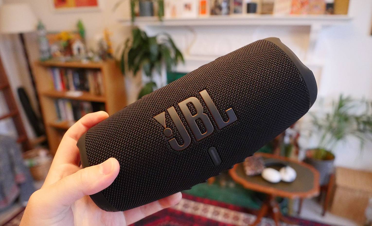 هارمن کاردن Onyx Studio 8 یا JBL Charge 5 ؟