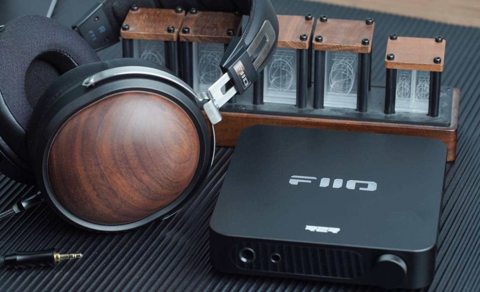 بررسی هدفون دور گوشی FiiO FT1