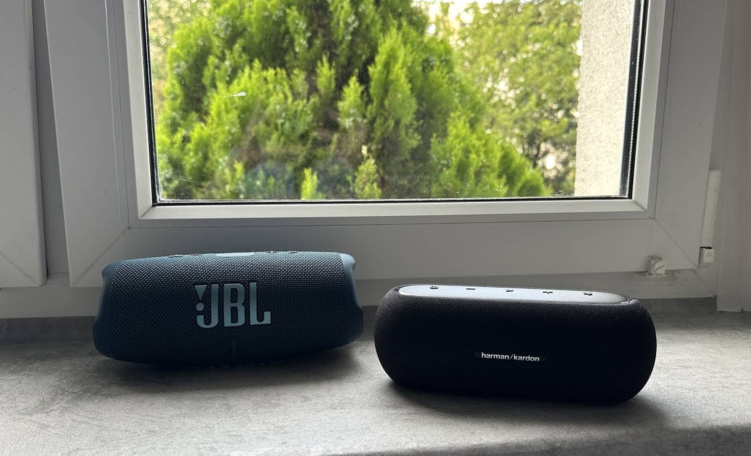 مقایسه اسپیکر HK Luna با JBL Charge 5