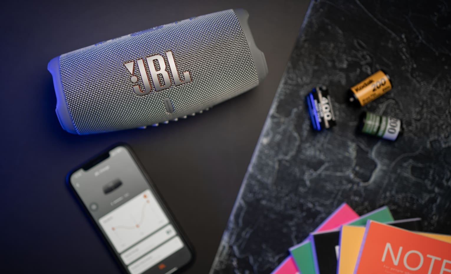 مقایسه اسپیکر jbl charge 5 و انکر rave neo