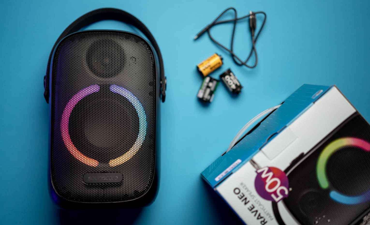 مقایسه اسپیکر jbl charge 5 و انکر rave neo